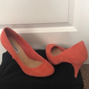 Steve Madden Orange suede pumps
